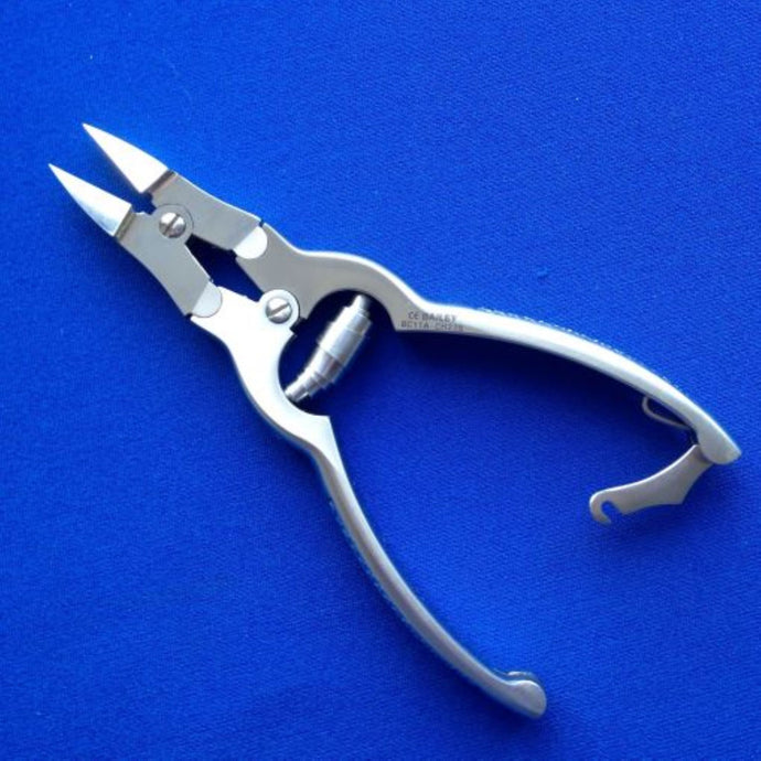 Nail nippers, straight blade, cantilever